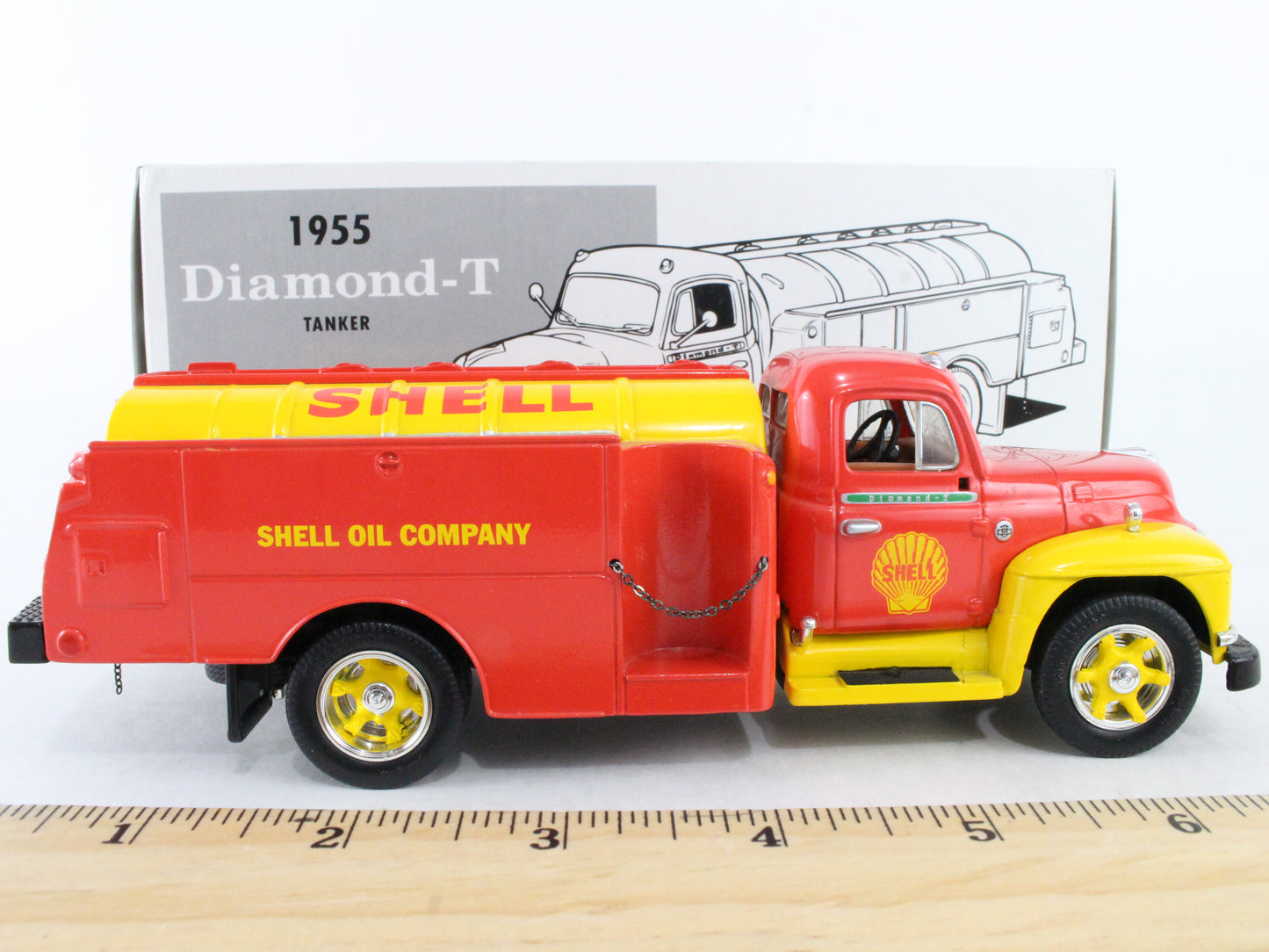 1955 Diamond-t Tanker Shell First Gear 1:34 Scale Model 19-2046