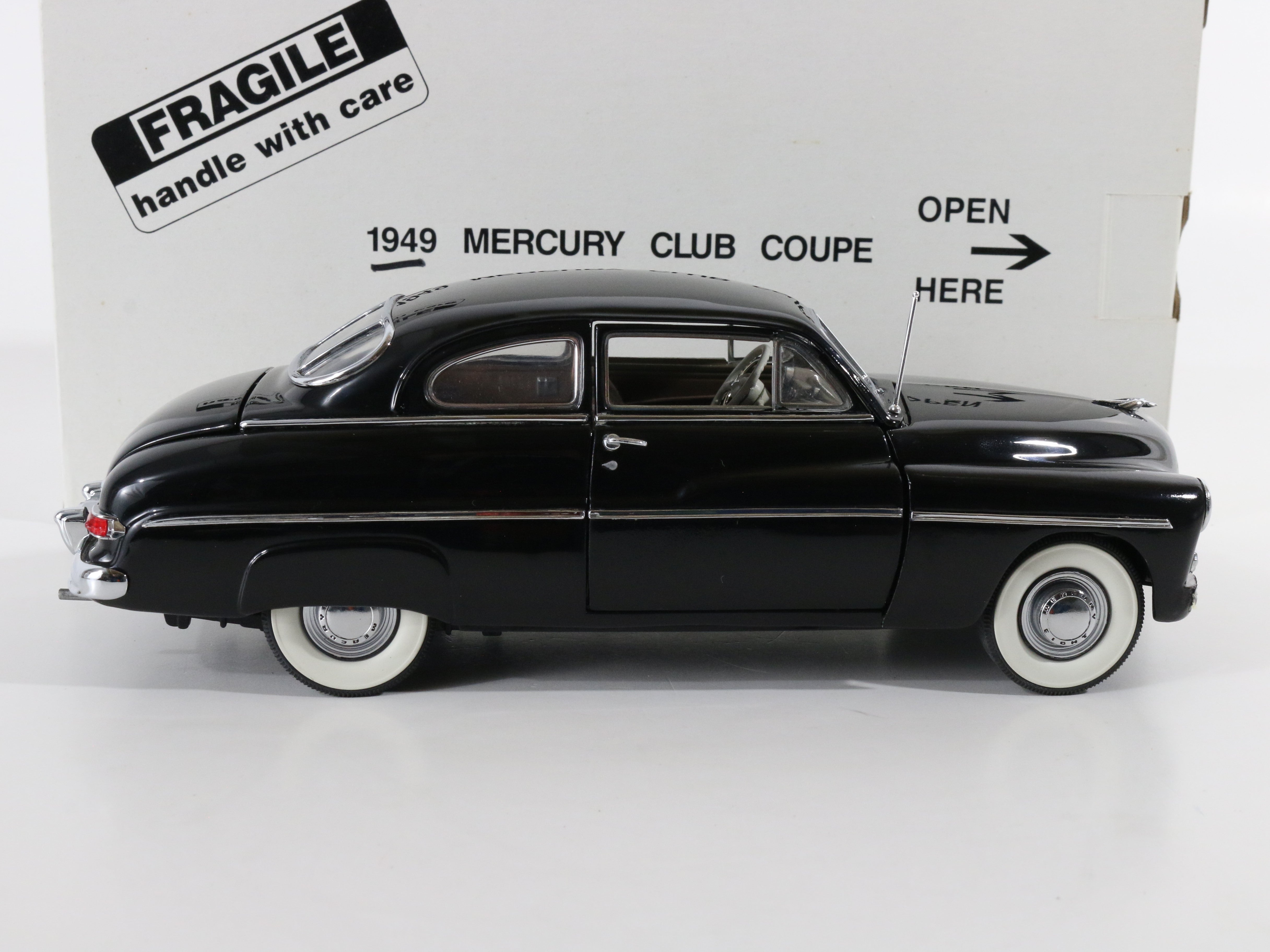 Danbury Mint 1:24 Die Cast Replica ~ 1949 Mercury Club Coupe