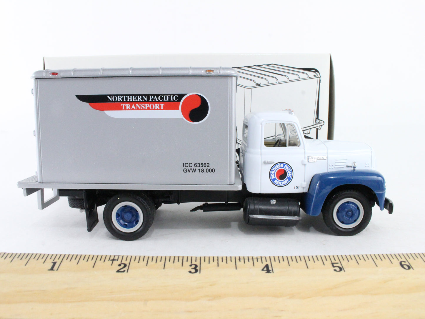 1957 International R-190 W/ Goods Van Northern Pacific First Gear 1:34 19-1164