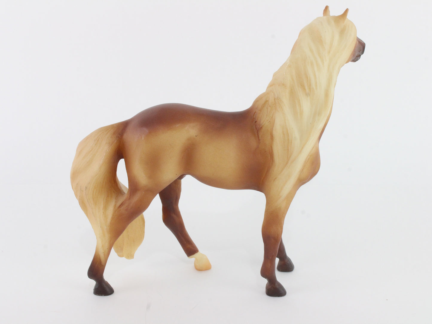 Mustang Stallion Model Horse from Alano And Mateo Breyer #750302 Classic Size