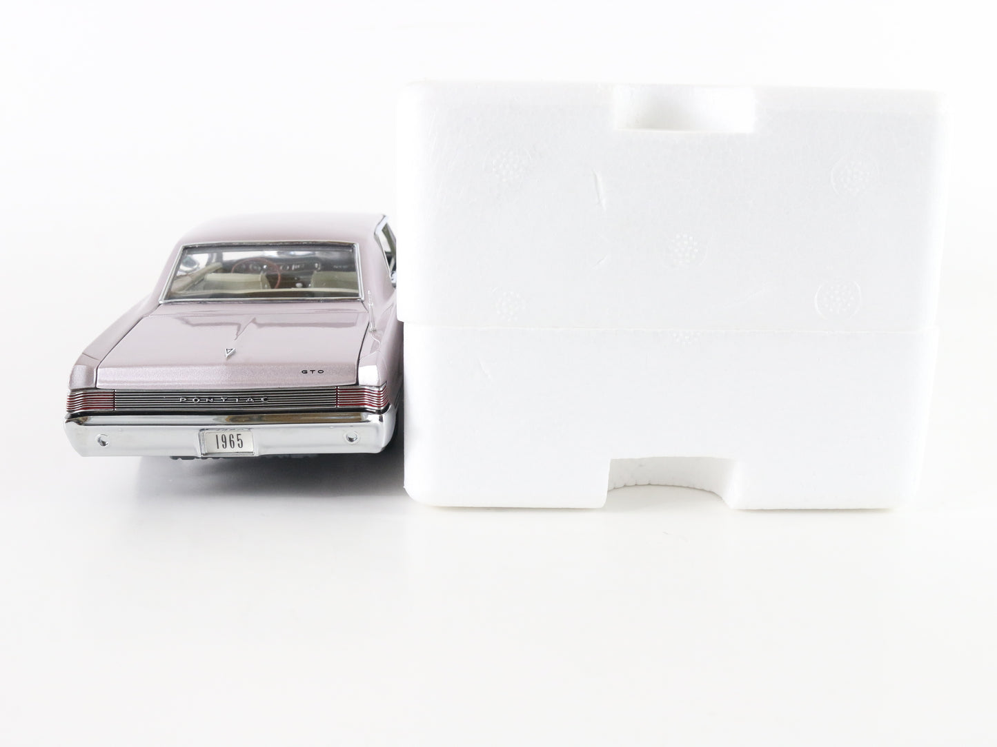 1965 Pontiac GTO Iris Mist Danbury Mint 1:24 Model Car