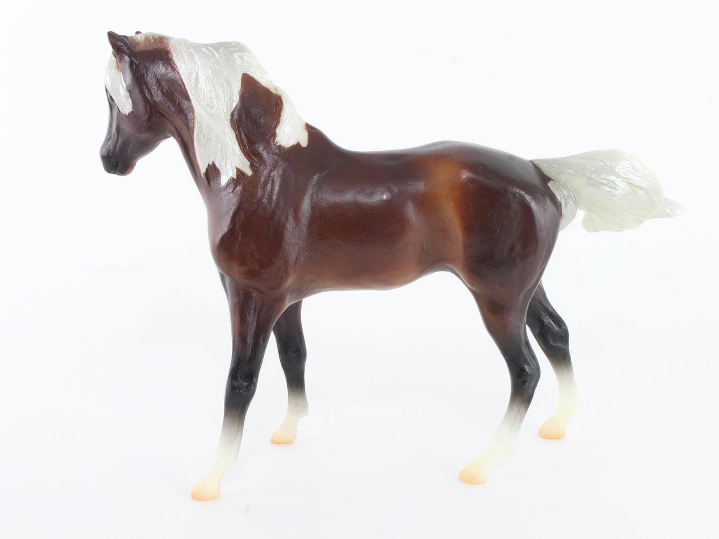 Silver Bay Mustang Breyer #934 Classic Size Model Horse