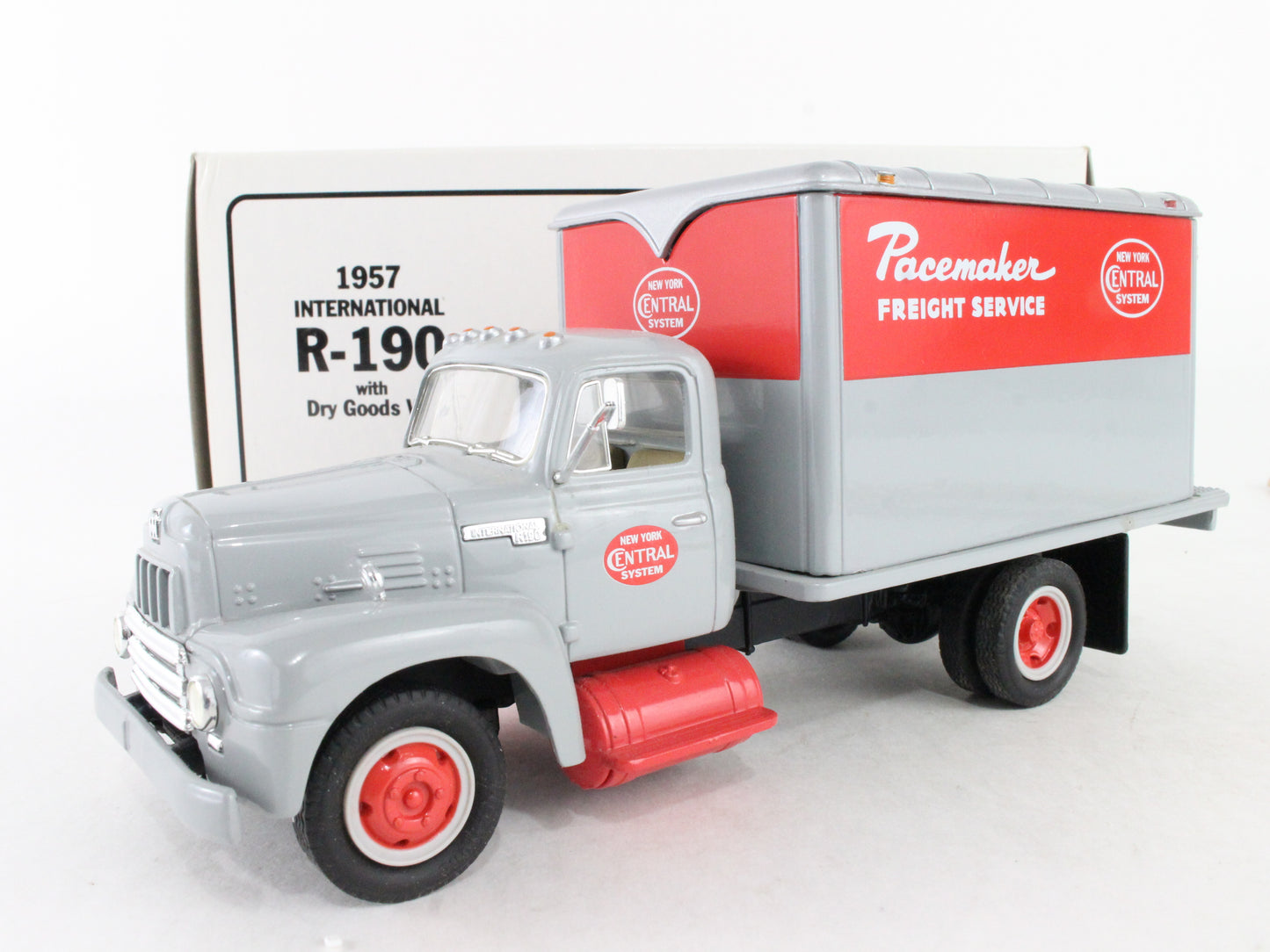 1957 International R-190 W/ Dry Goods Van NYC First Gear 1:34 Scale 10-1188