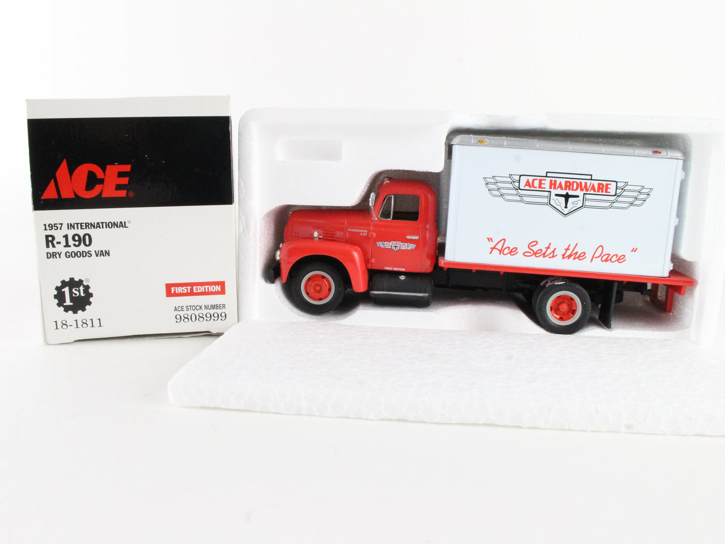 1957 International R-190 Dry Goods Van Ace Hardware First Gear 1:34 9808999