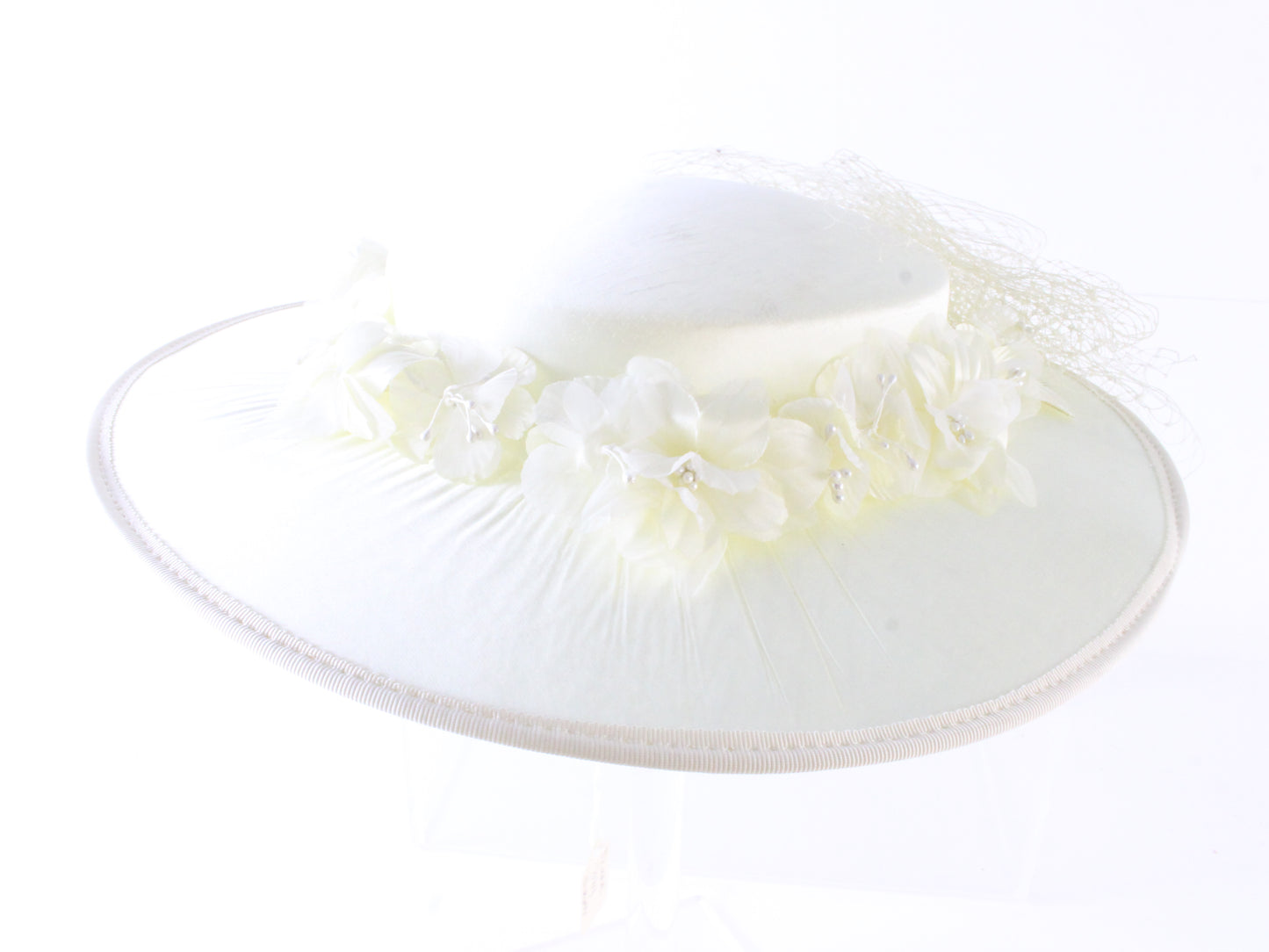 Diana Ladies White Elegant Boutique Hat W/ Flowers And Beads 6 5/8 53cm