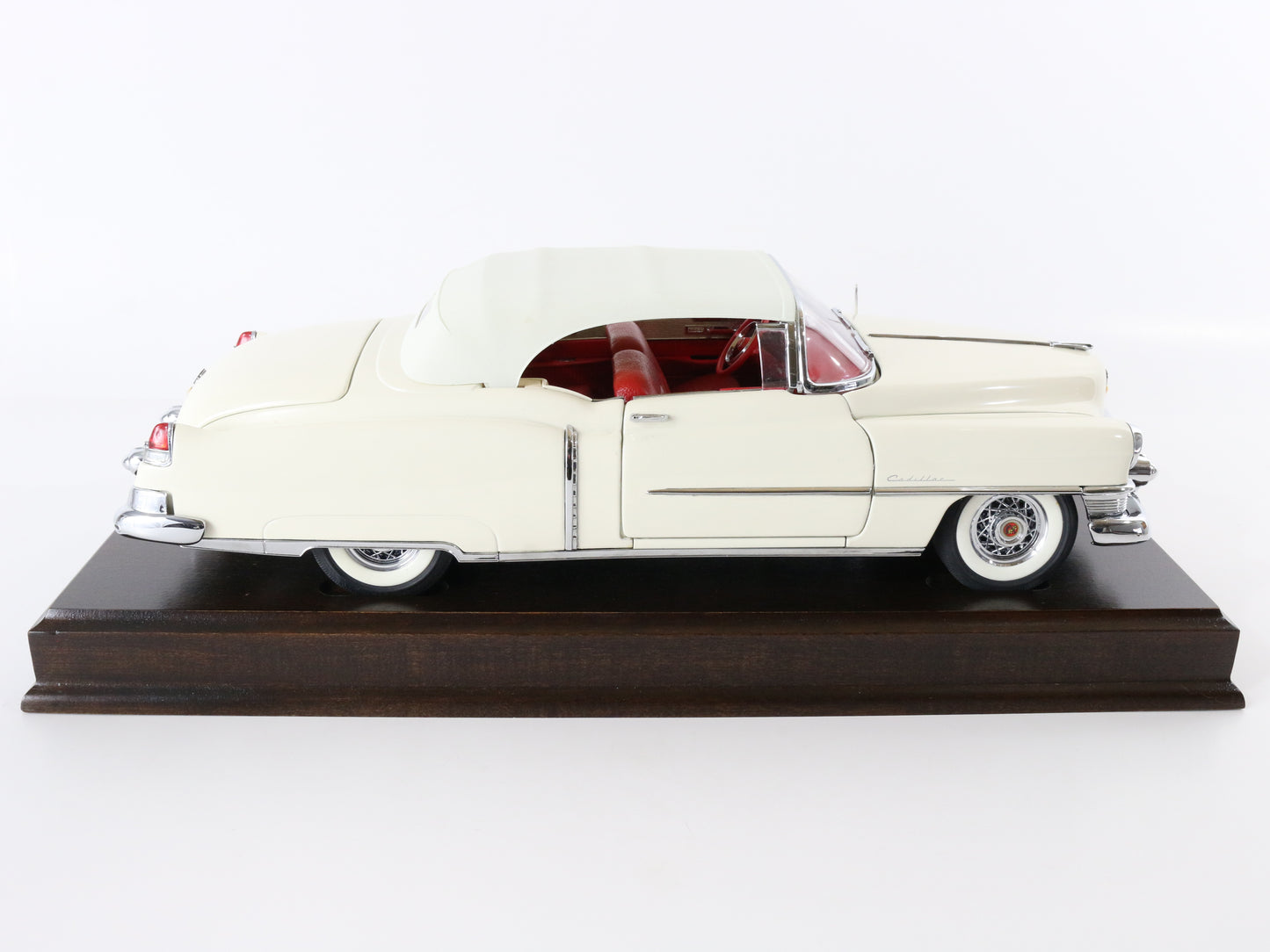 1953 Cadillac Eldorado Cream Color White Danbury Mint 1:16 W/ Stand, Box