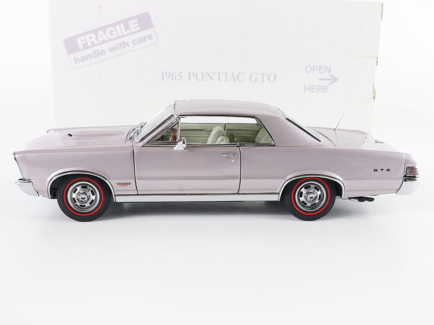 1965 Pontiac GTO Iris Mist Danbury Mint 1:24 Model Car