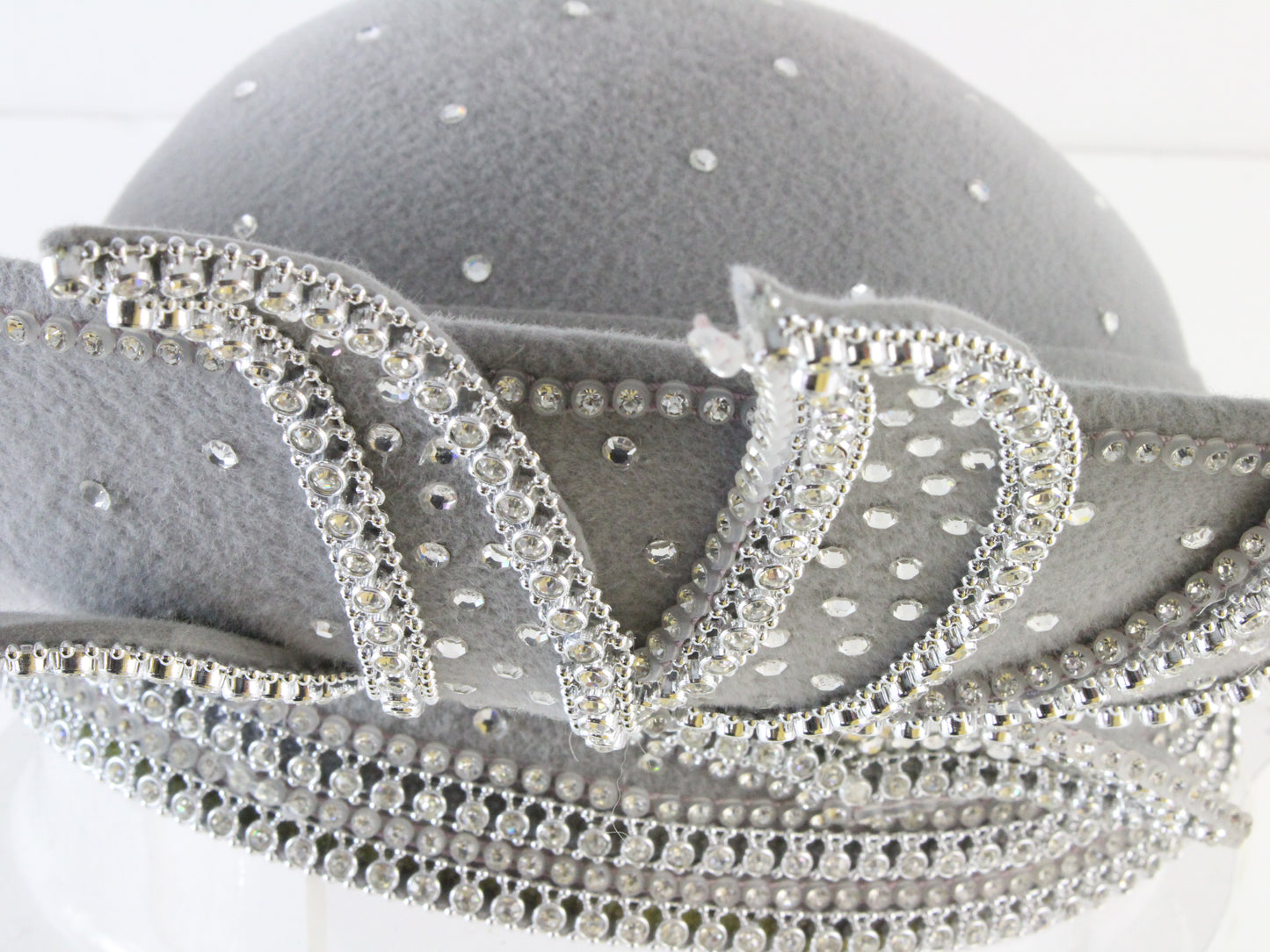 George Zamaul Couture Ladies Light Gray Felt Hat W/ Rhinestones 7 1/8 57cm