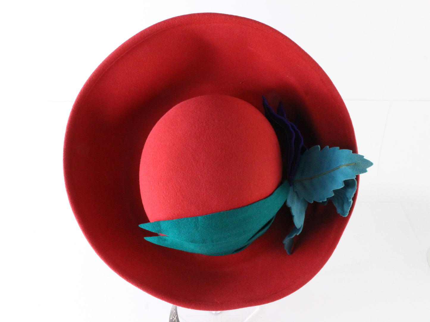 B Michael New York Ladies Elegant Couture Red Dragon Wool Felt Hat 7 56cm