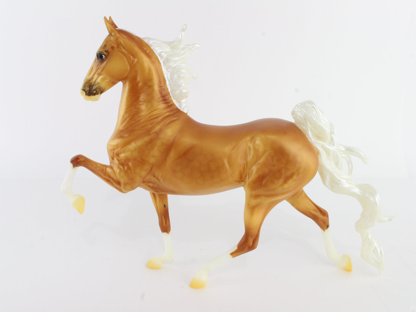 Dappled Palomino Saddlebred 70th Anniversary Breyer #8224 Traditional Size