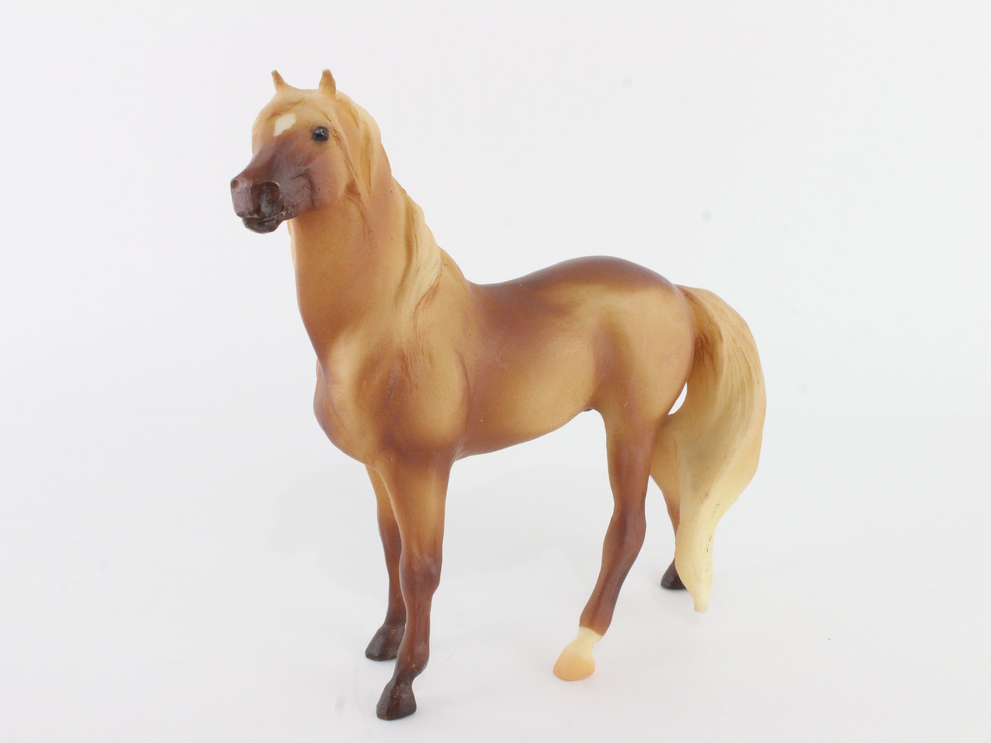 Mustang Stallion Model Horse from Alano And Mateo Breyer #750302 Classic Size