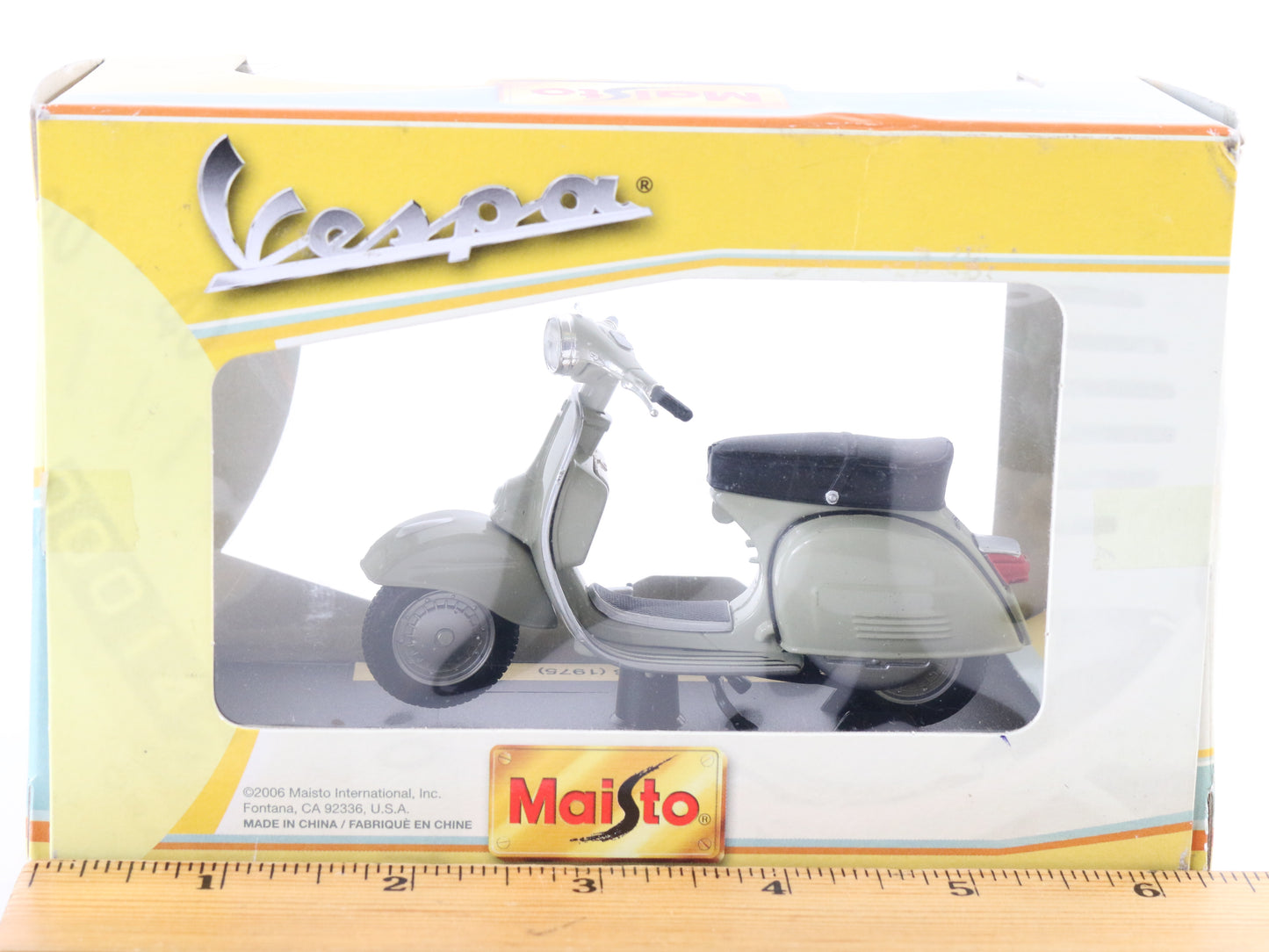 1975 125ts Vespa Maisto 1:18 Model Scooter 39540