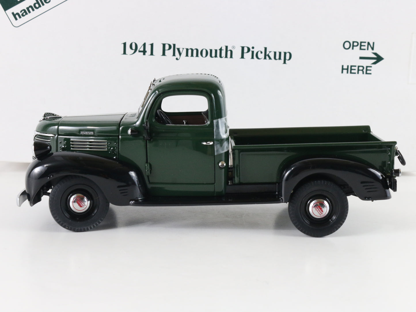 1941 Plymouth Pickup Truck Green Danbury Mint 1:24 Model Car