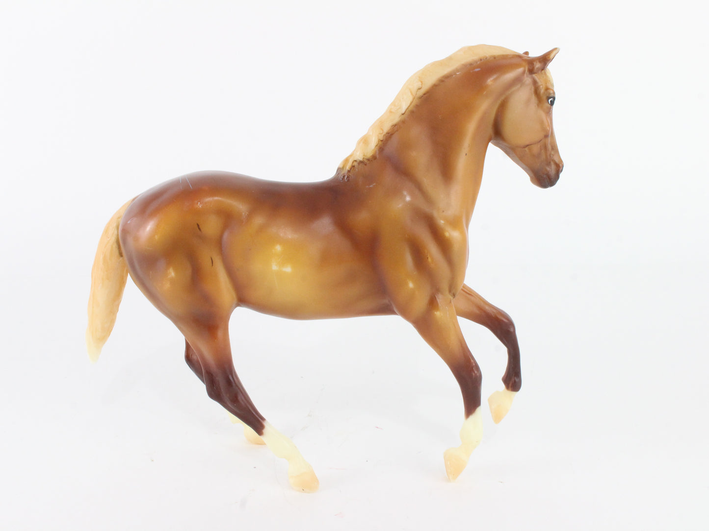 Bee'xooti Chestnut Mare Breyer #750199 Classic Size