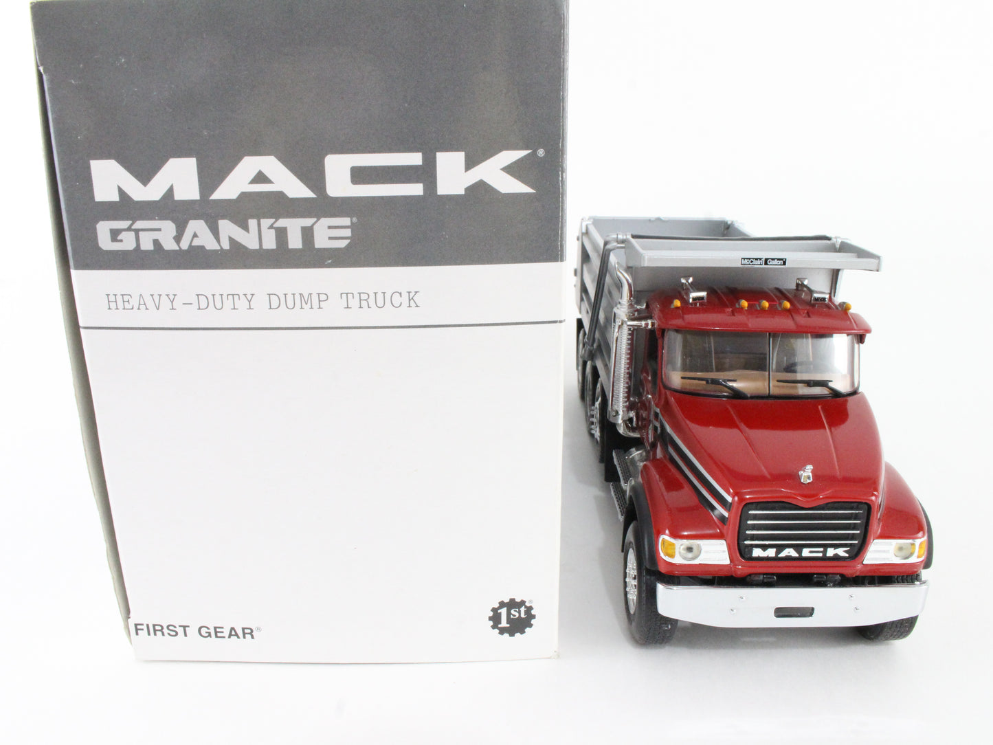 Mack Granite Heavy-duty Dump Truck Mcclain First Gear 1:34 Model 10-3005