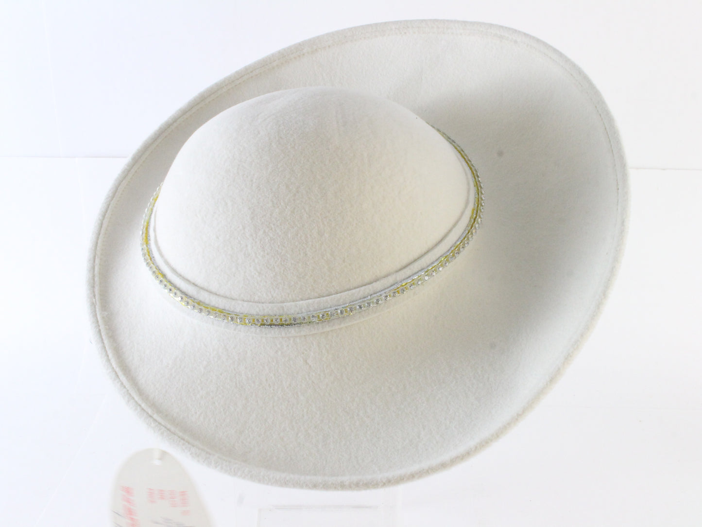 George Zamaul Ladies Elegant White Felt Hat W/ Sylish Design 7 1/4 58cm