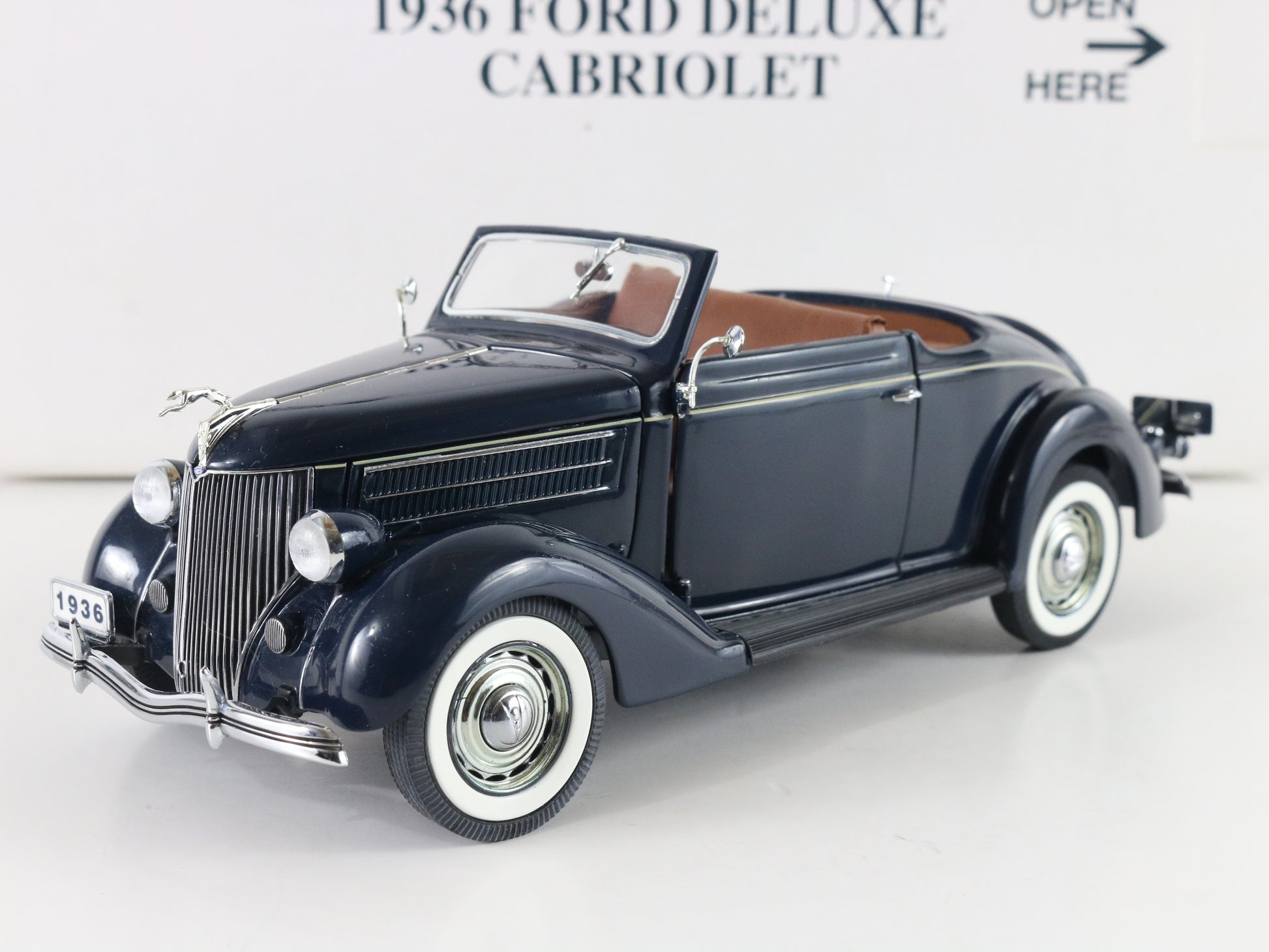 1936 Ford Deluxe Cabriolet Convertible Danbury Mint