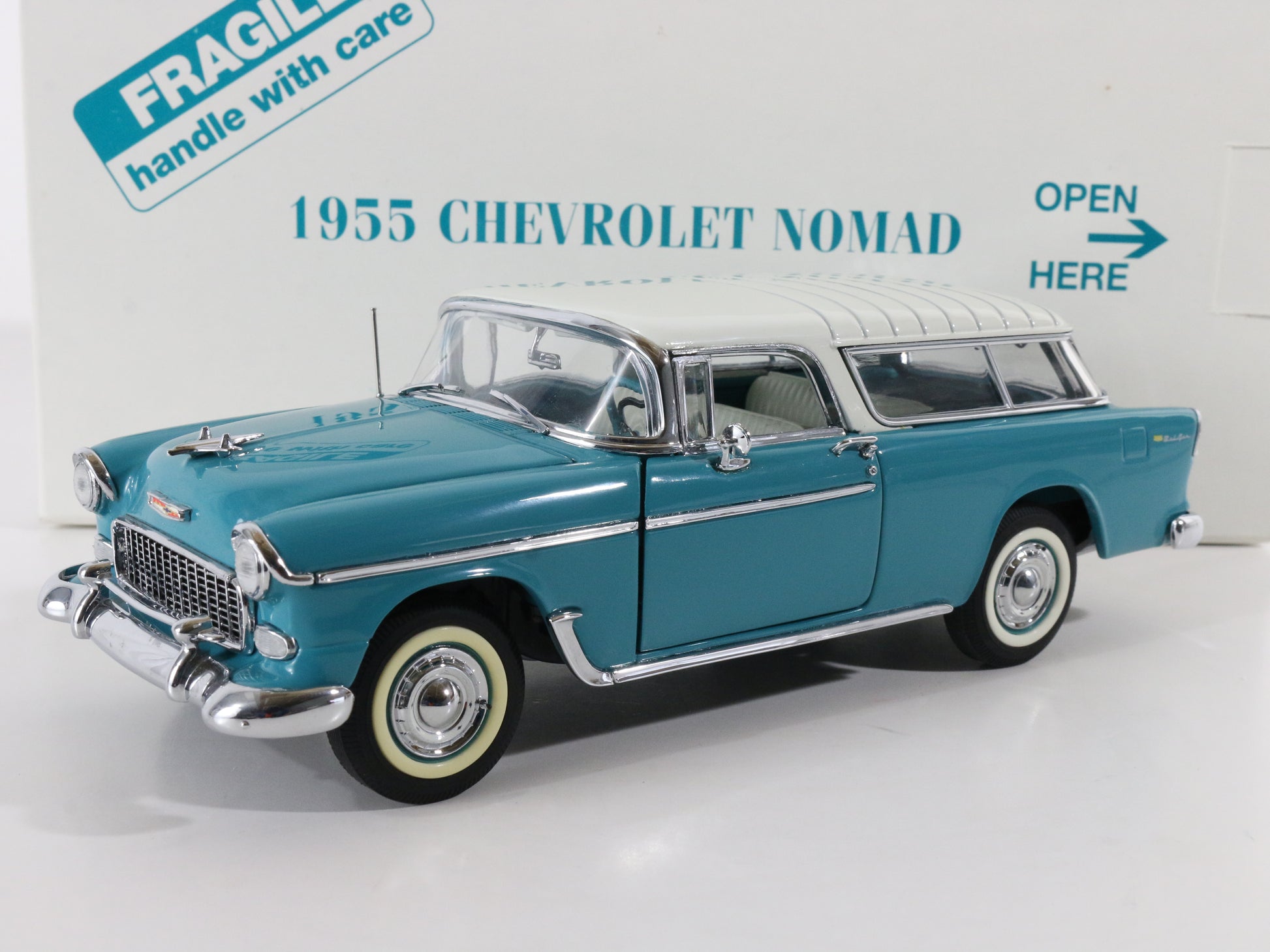 1955 Chevrolet Nomad Light Blue & White Danbury Mint 1:24 Car W/ Box