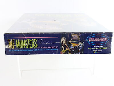 The Munsters Living Room Model Kit Polar Lights Playing Mantis Universal 5013